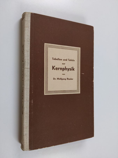 Wolfgang Riezler : Tabellen und tafeln zur kernphysik (mukana seitsemän karttaa/kaaviota)
